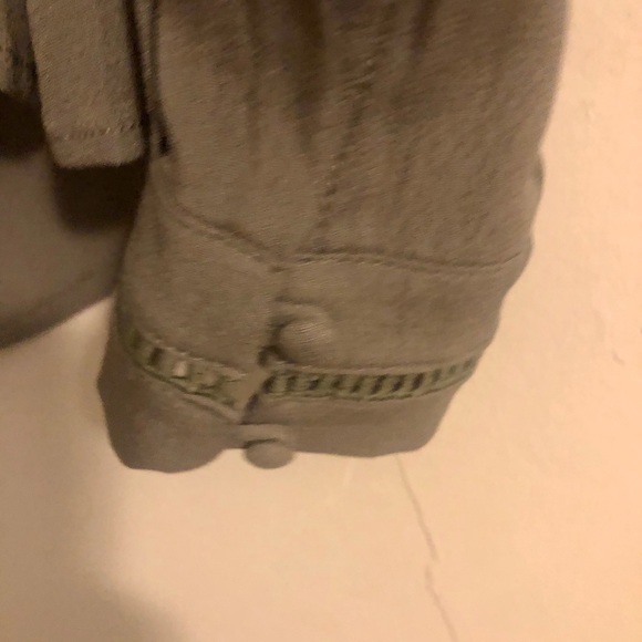 NWT Tobi REBECKA OLIVE TIED BLOUSE - Picture 5 of 7